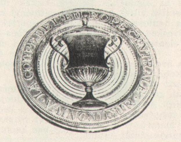 A Középeurópai Kupa a kontinens legjobb csapatait mozgatta meg. 1928-ban a Fradi a Rapid ellen aratott 7-1-es győzelmével a kupa védője lett. A szép siker emlékére kapta ezt a márvány plakettet. Azonban nem 1928-ban — mint azt sokáig hittük — hanem 3 évvel később. Erre a tényre utal ez az 1931-es Nemzeti Sport hí­ranyag: "A kupabizottság határozata szerint a kupagyőzteseknek ezentúl fekete márványtáblát adnak, amelyen ezüst- koszorútól körí­tve a kupa domborműve van. A koszorút a négy résztvevő nemzet szí­nei dí­szí­tik. Az eddigi győztesek is megkapják ezt a dí­jat, ami a védelem megszűntével elvándorló kupa helyett az egylet tulajdonában marad és megőrzi a győzelem emlékét."