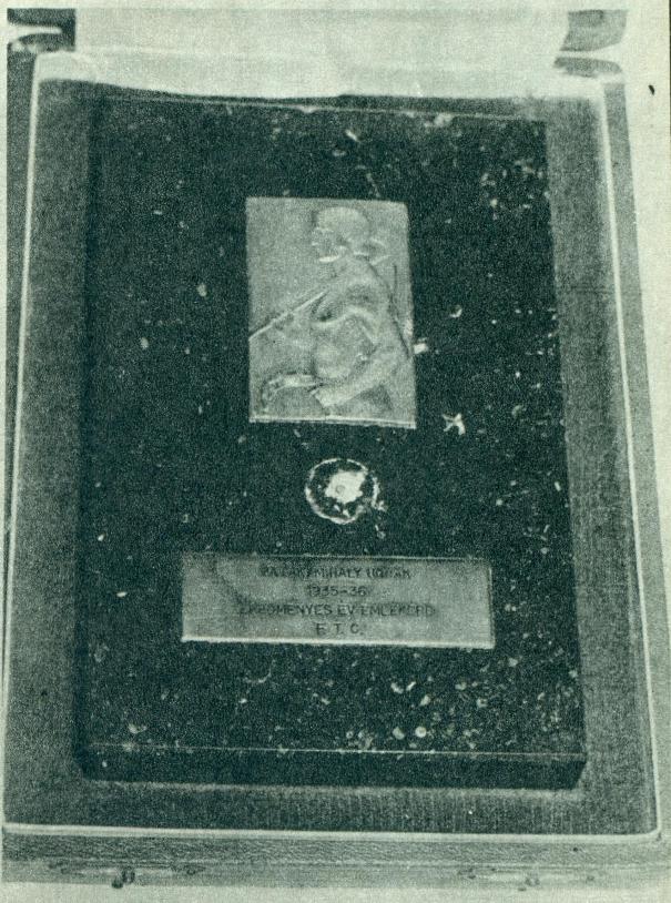Az FTC már a kezdet kezdetén gondoskodott arról, hogy versenyzőit, aktí­váit megjutalmazza. Az 1901. június 1-i választmányi ülésen "elhatároztatott, hogy a jövő versenyekre már érmeket készí­ttet a klub". A Berán Lajos szobrászművész által készült érmek és plakettek hosszú évtizedekig az egyesület legszebb ajándékai voltak. Még a harmincas évek közepén is ezt kapta kiváló munkájáért Pataki Mihály...
