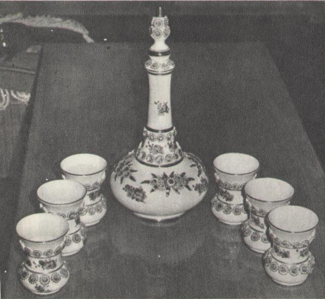 A szí­nes porcelán teakészletet Isztambulban adta a Fenerbahce 1971-ben