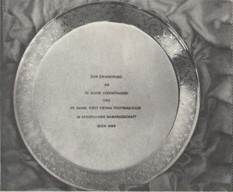 A Vienna tálja dí­szdobozban a 70 éves jubileum tiszteletére